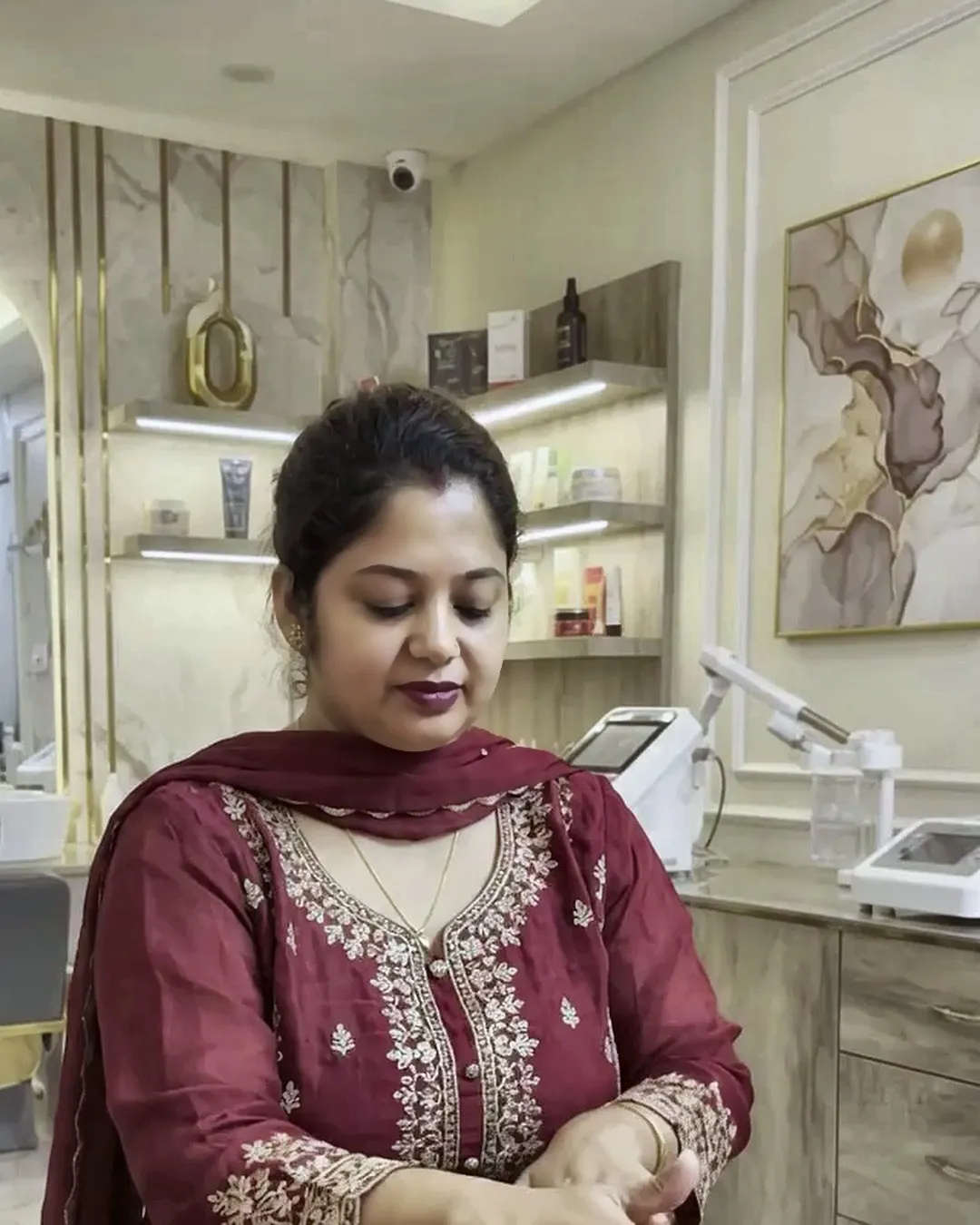 Beautyqueen’s beautician during a facial